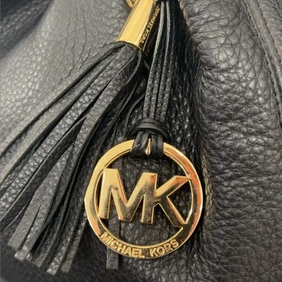 Women’s Handbag Michael Michael Kors
Black Tassel Leather Shoulder Bag AUTHENTIC - Picture 4 of 9